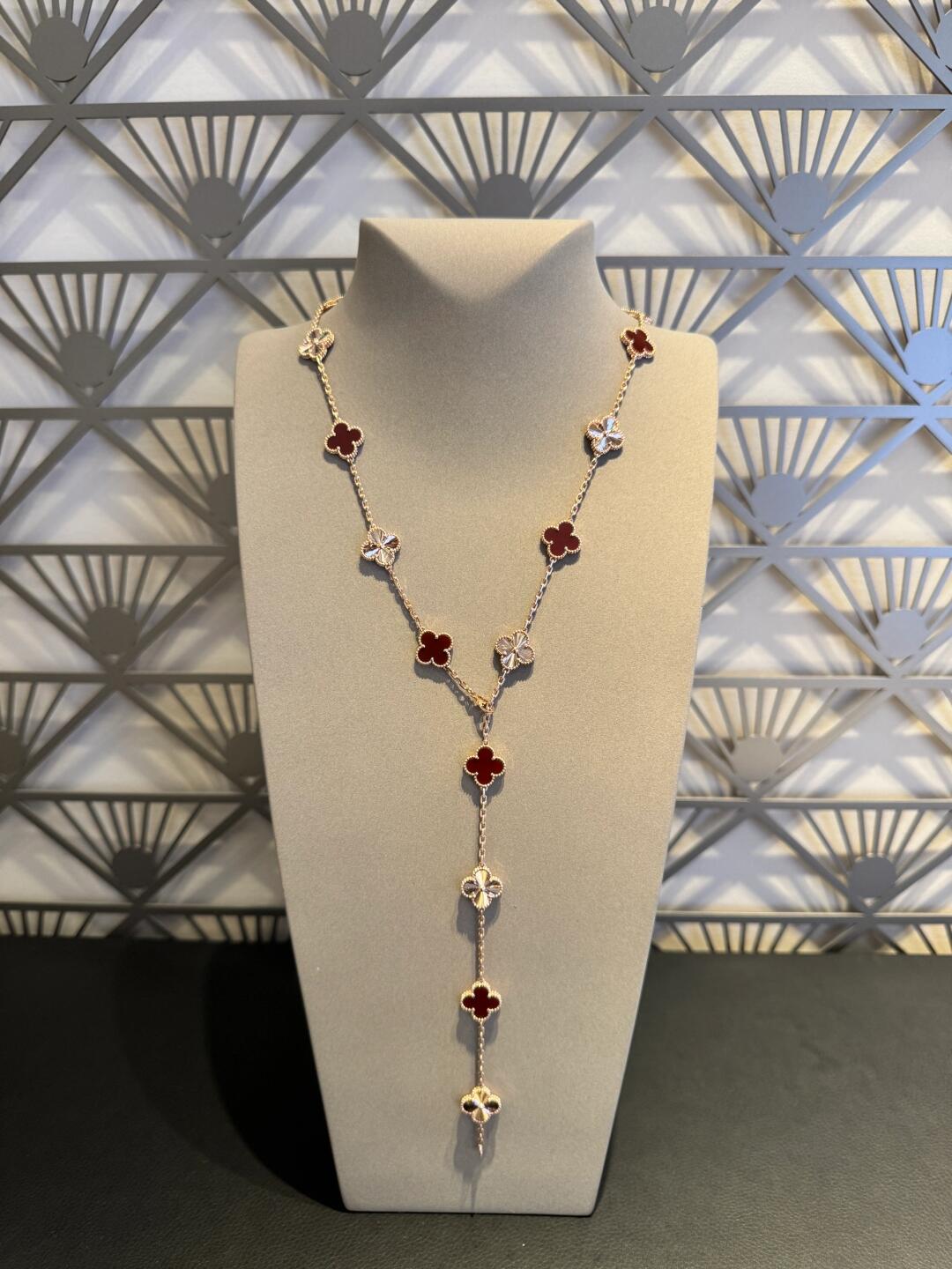 [Royal Fine ]CLOVER 20 MOTIFS LASER CARNELIAN NECKLACE