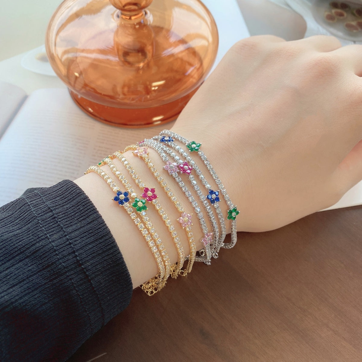 [Royal]Sparkling Flower Shape Tennis Bracelet