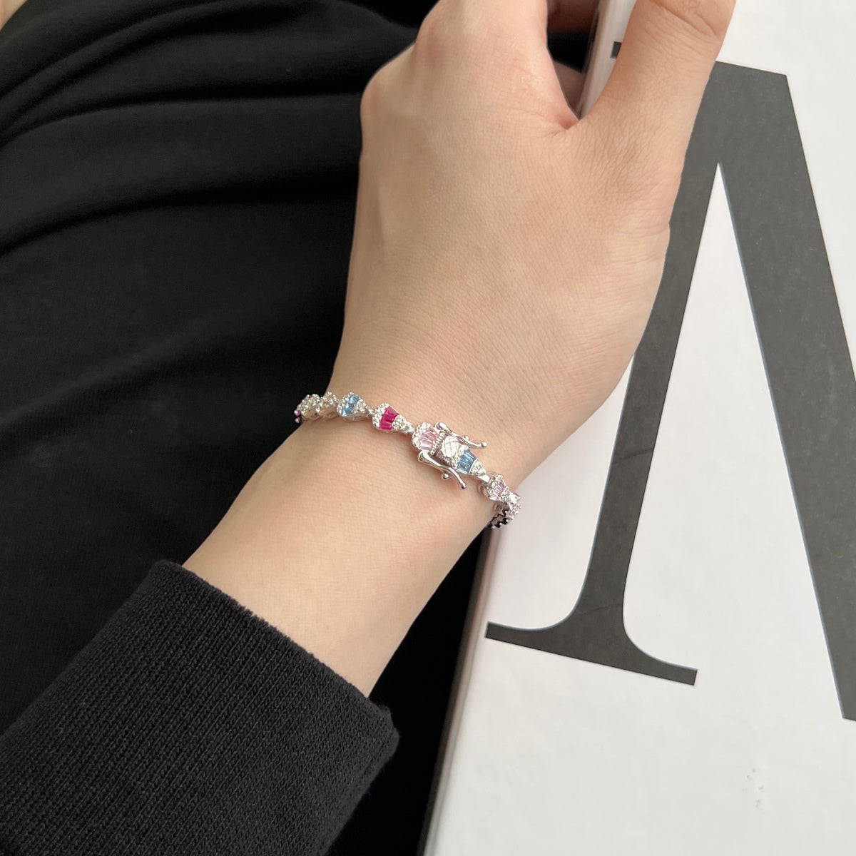 [Royal]Radiant Water Drop Shape Daily Bracelet
