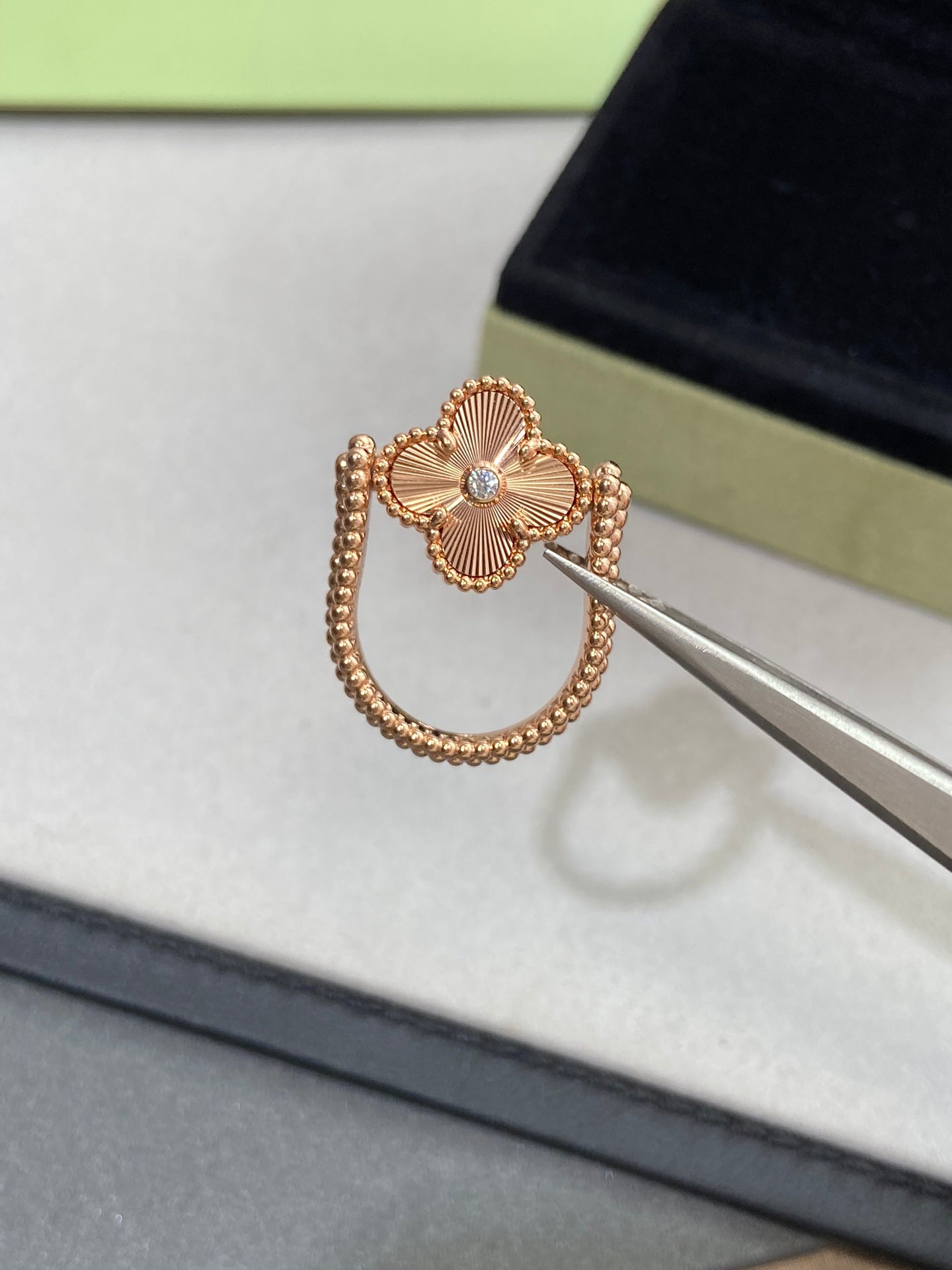 [Royal Fine ]CLOVER RIVERSIBLE PINK GOLD RING