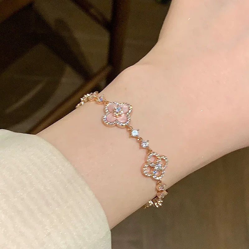 [Royal Fine ]CLOVER 5 MOTIF PINK BLUE RED WHITE BRACELET