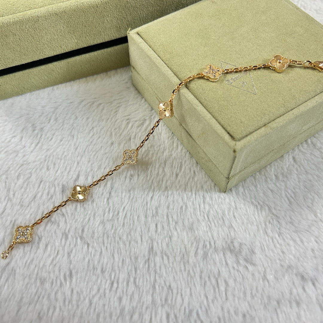 [Royal]CLOVER 6 MOTIF DIAMOND LASER BRACELET