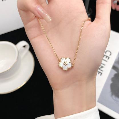 [Royal Fine ]LUCKY WHITE MOP PLUM BLOSSOM  BRACELET