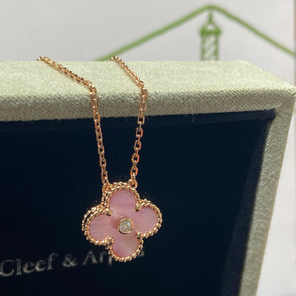 [Royal Fine ]CLOVER 15MM DIAMOND PINK MOP NECKLACE