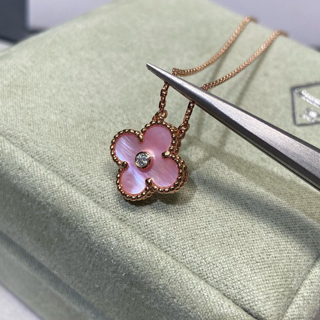[Royal Fine ]CLOVER 15MM DIAMOND PINK MOP NECKLACE