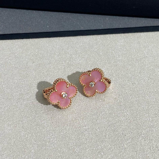 [Royal Fine ]CLOVER MEDIUM 1 DIAMOND PINK EARRINGS