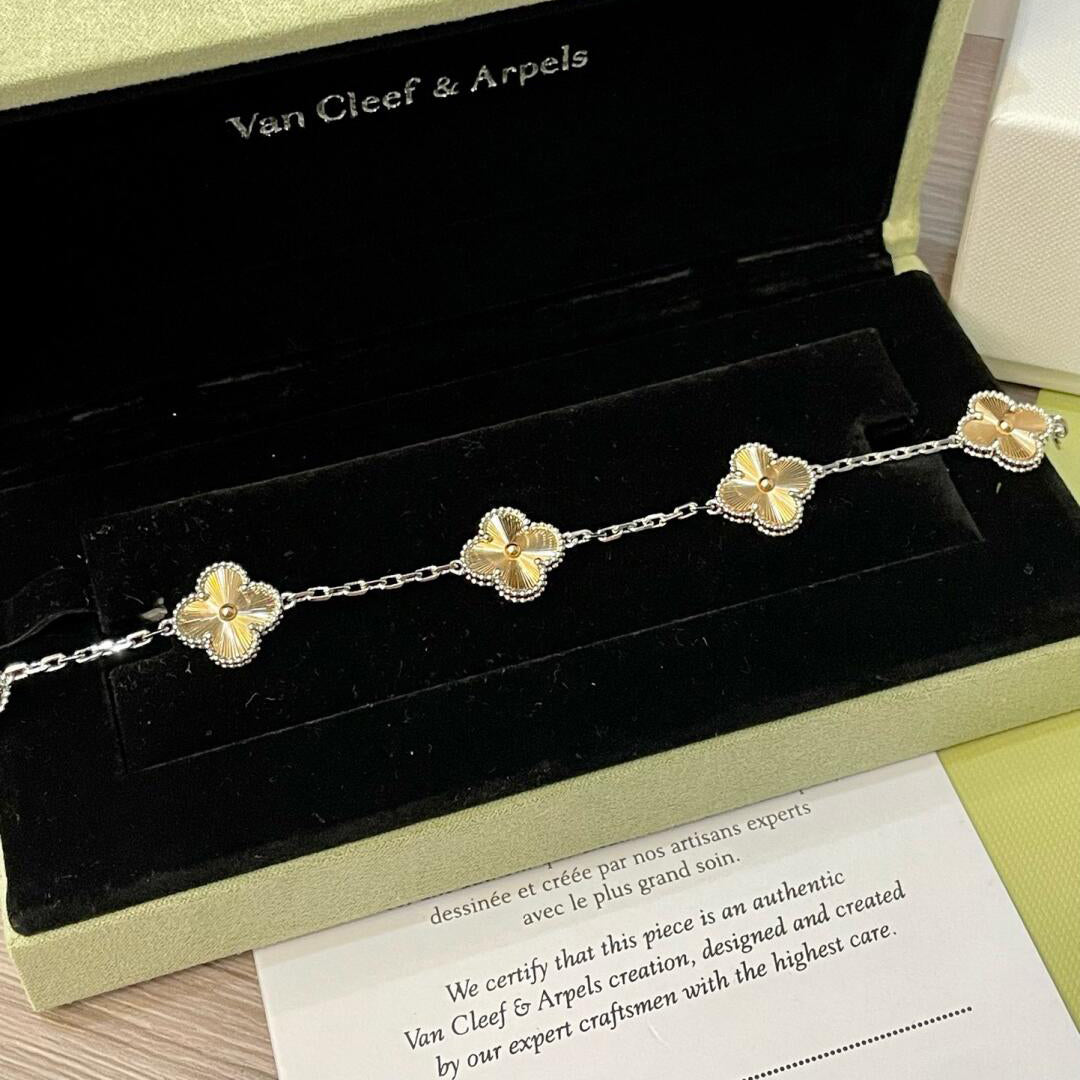 [Royal]CLOVER  5 MOTIFS  CHRISTMAS LIMITED EDITION BRACELET