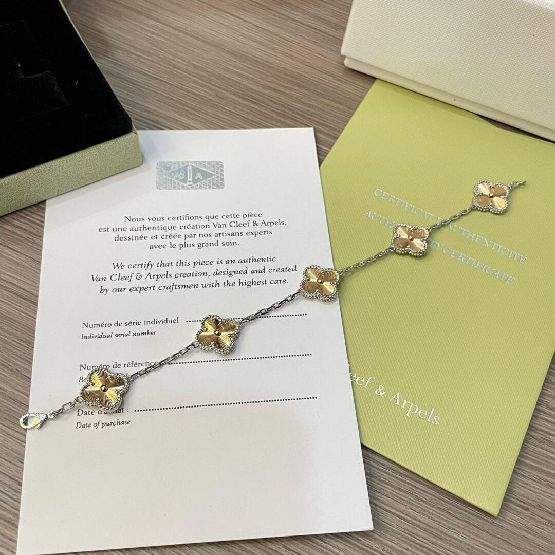 [Royal Fine ]CLOVER  5 MOTIFS  CHRISTMAS LIMITED EDITION BRACELET