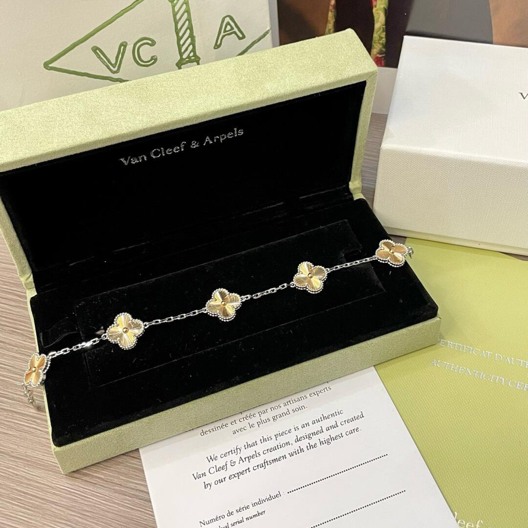 [Royal]CLOVER  5 MOTIFS  CHRISTMAS LIMITED EDITION BRACELET